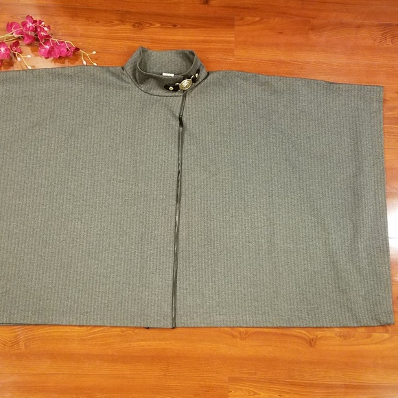 NWT Anne Klein Black White Herringbone Cape Lion Head Medallion OLD MONEY STYLE - Picture 6 of 8